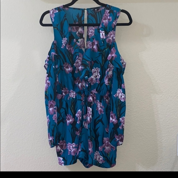 Guess: Romper. - Picture 2 of 7